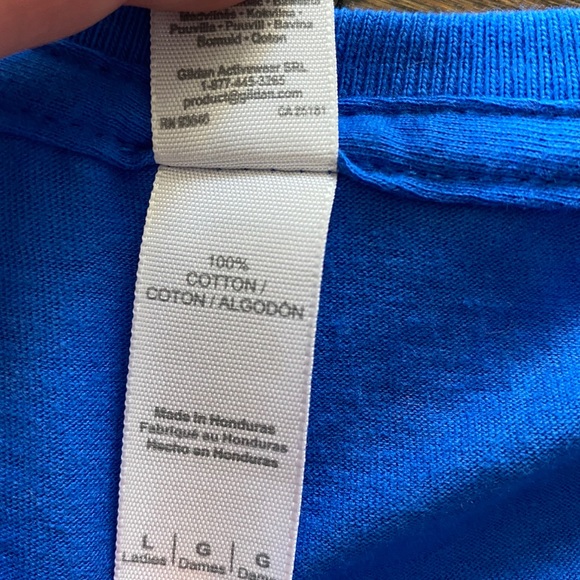 Gildan Blue Wine V-Neck T-Shirt🍷 - Picture 4 of 5